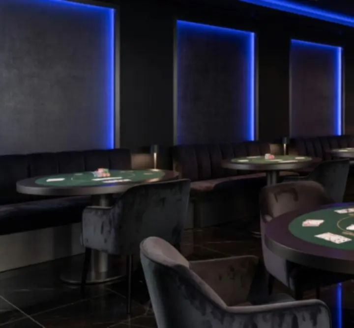 Kameralny poker room w restauracji lounge Polska Social Lounge